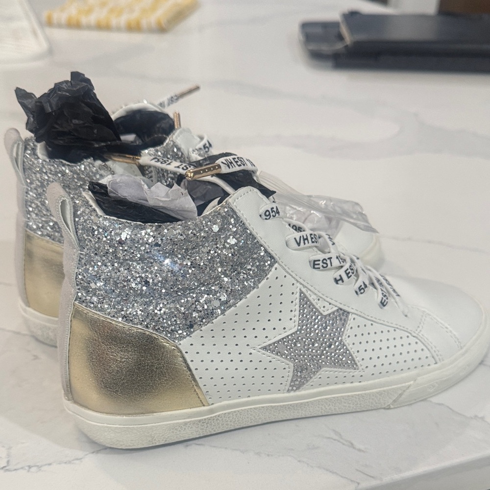 *BRAND NEW Vintage Havana Kids Sneakers - White, Silver, and Gold